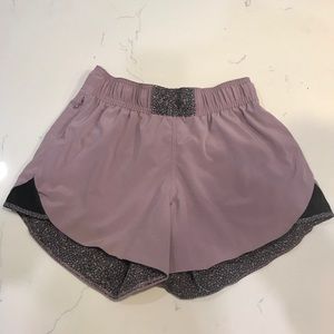Lululemon reversible 3” short